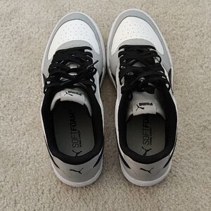 Puma Men's White and Gray Sneakers